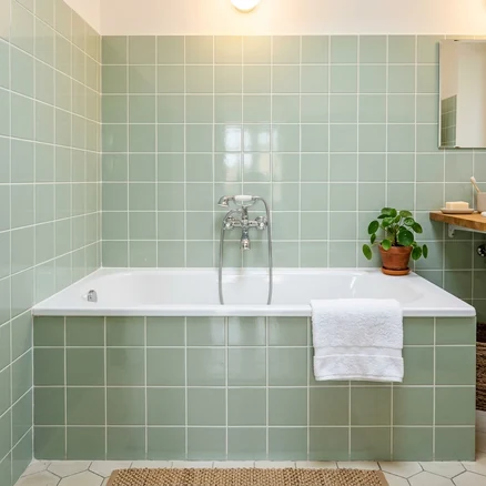Ванная комната с восстановленной ванной, работы homecomfort